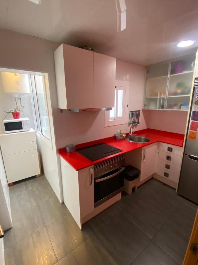 Cozy Apartment At A Great Location! L'Hospitalet de Llobregat Eksteriør billede